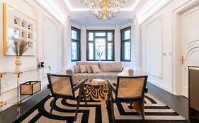Antique Glam Apartment In Old Town Prague